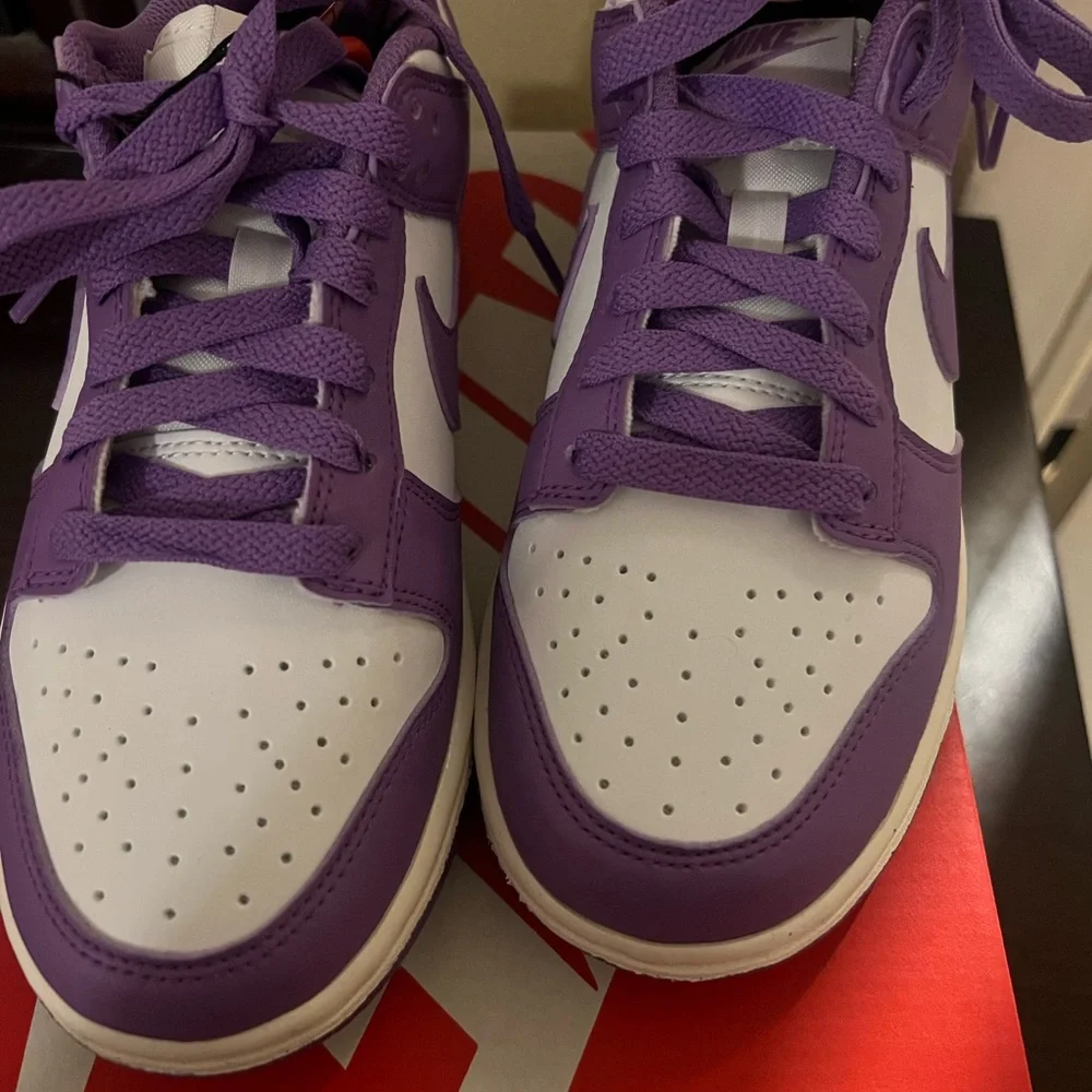 Nike Dunk Low - Picture 9 of 10